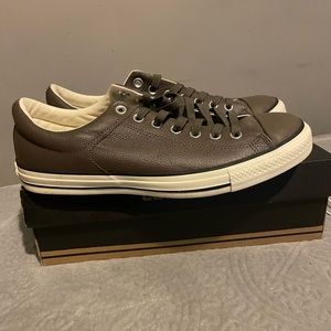 Converse low top leather dark brown sneakers! Size 10!